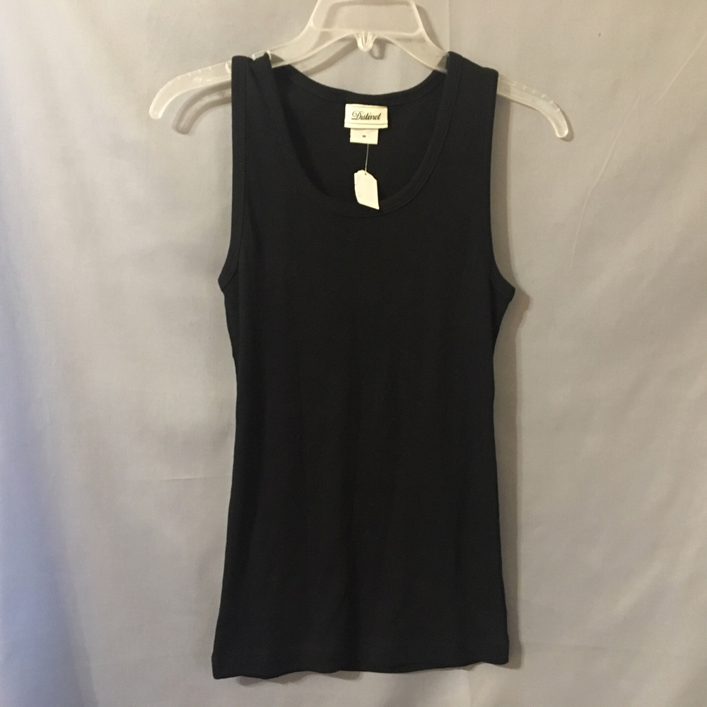 scoop neck tank top